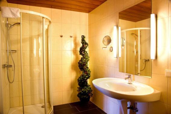 Hotel Haus Krone Bexbach Exterior foto